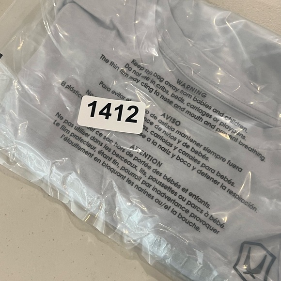 Men’s REDSAND Size Medium Light Blue Short Sleeve Performance Shirt - Picture 8 of 8